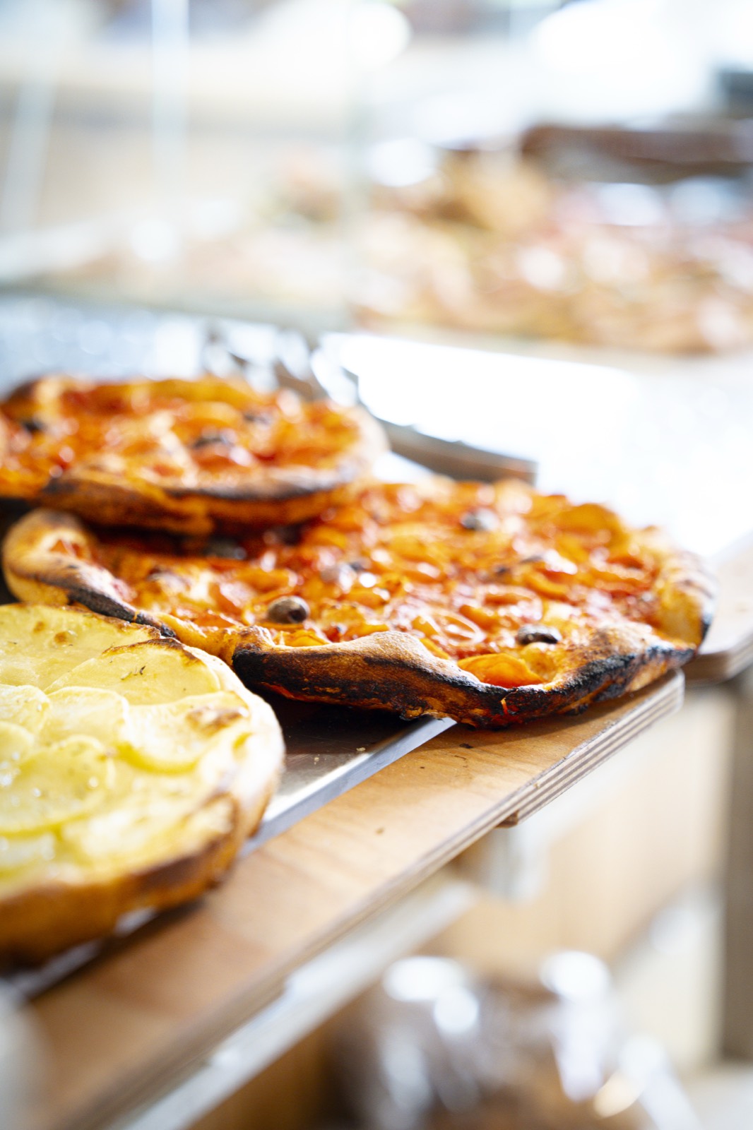 Crostate e prodotti da forno appena sfornati